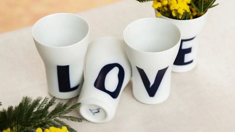 But you can also individually mix two or more mugs with different characters to create small messages - from LOVE and You & Me t