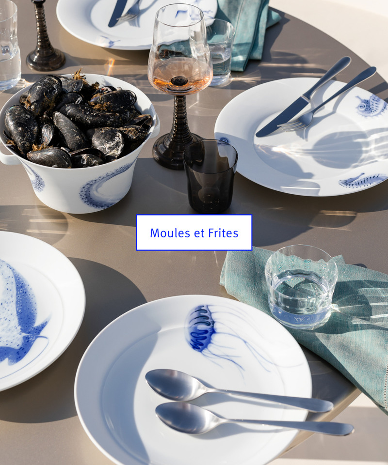 For example, there is a versatile, complete service for four people: OCEAN 4. Or the MOULES et FRITES set, which is especially t