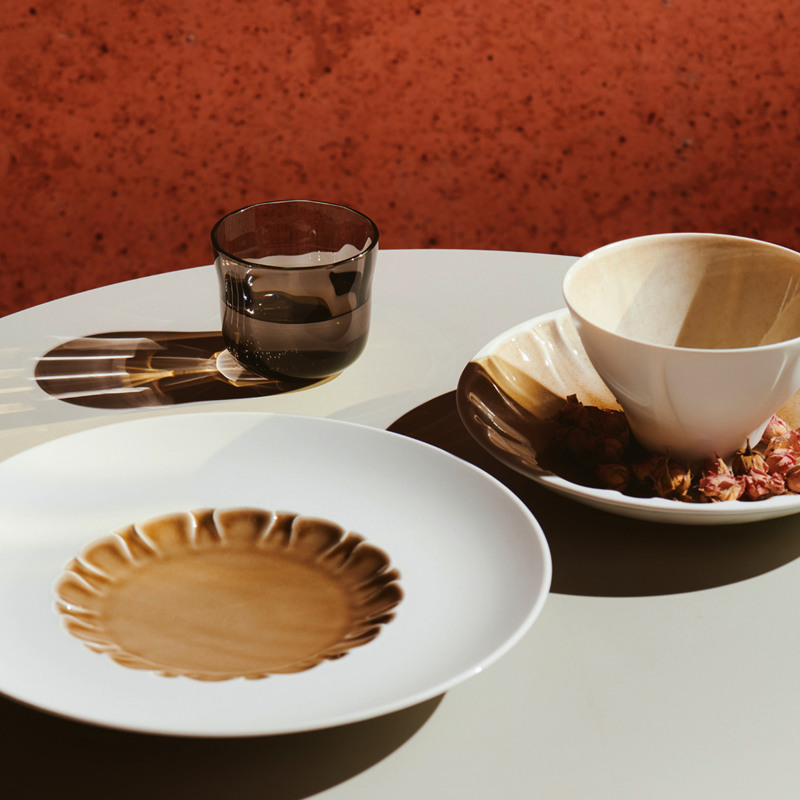 Another focal point on the table are the innovative objects from the recently launched “Evolution” collection, for which porcela